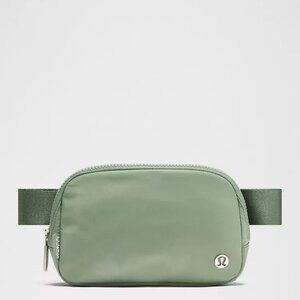 NWT Lululemon Everywhere Belt Bag